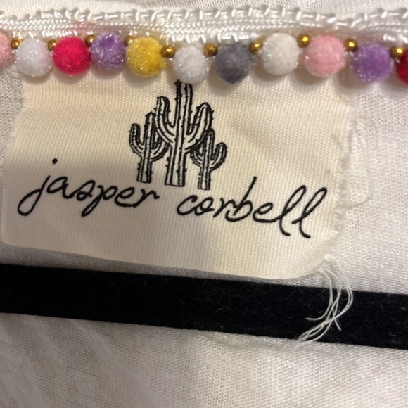 White sleeveless tee - Picture 3 of 4